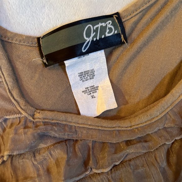 Ruffle camisole, flirty and fun! - Picture 6 of 9